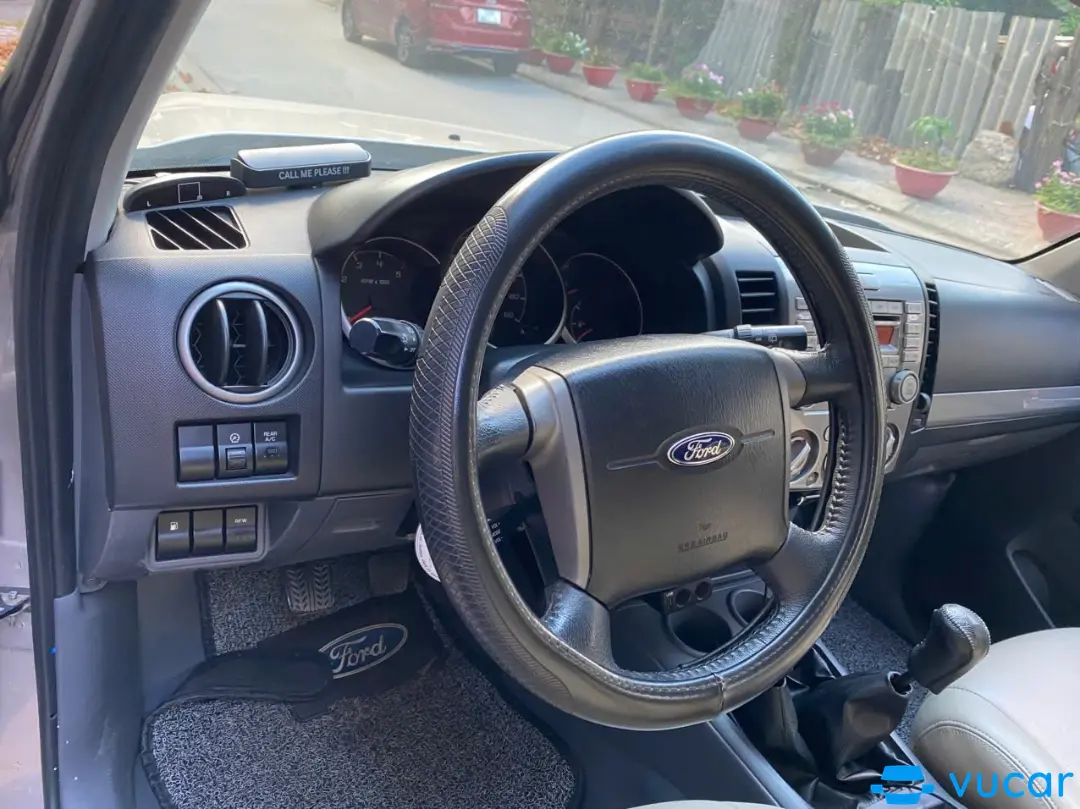 Ford Everest 2.5L 4x4 MT 2013 - Nội thất 3