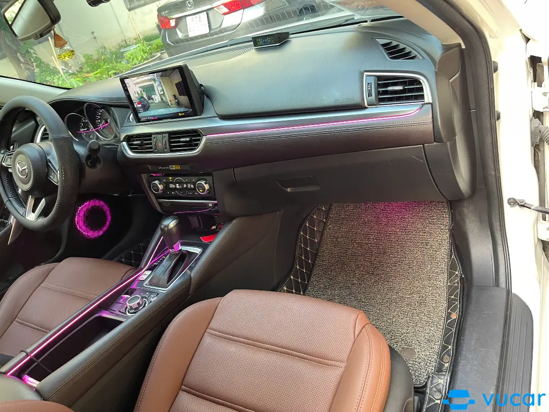 Mazda 6 Luxury 2.0 AT 2019 - Nội thất 4