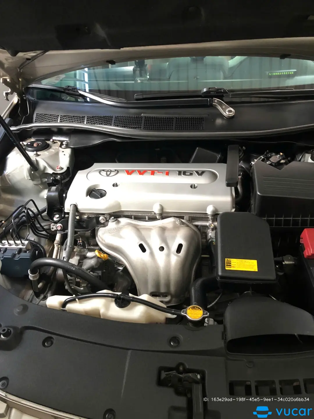 Toyota Camry 2.0E AT 2014 - Khoang động cơ 1
