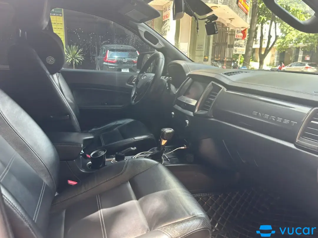 Ford Everest Titanium 2.0L 4x2 AT 2019 - Nội thất 3