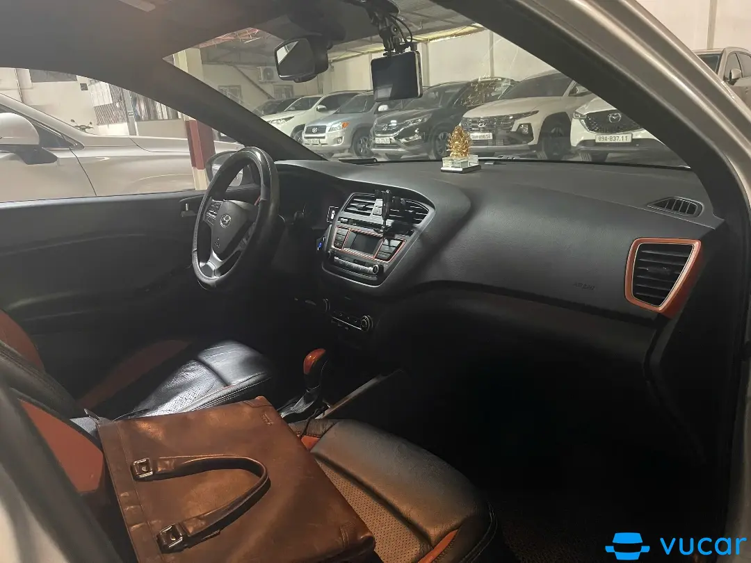 Hyundai I20 Active 1.4 AT 2015 - Nội thất 1
