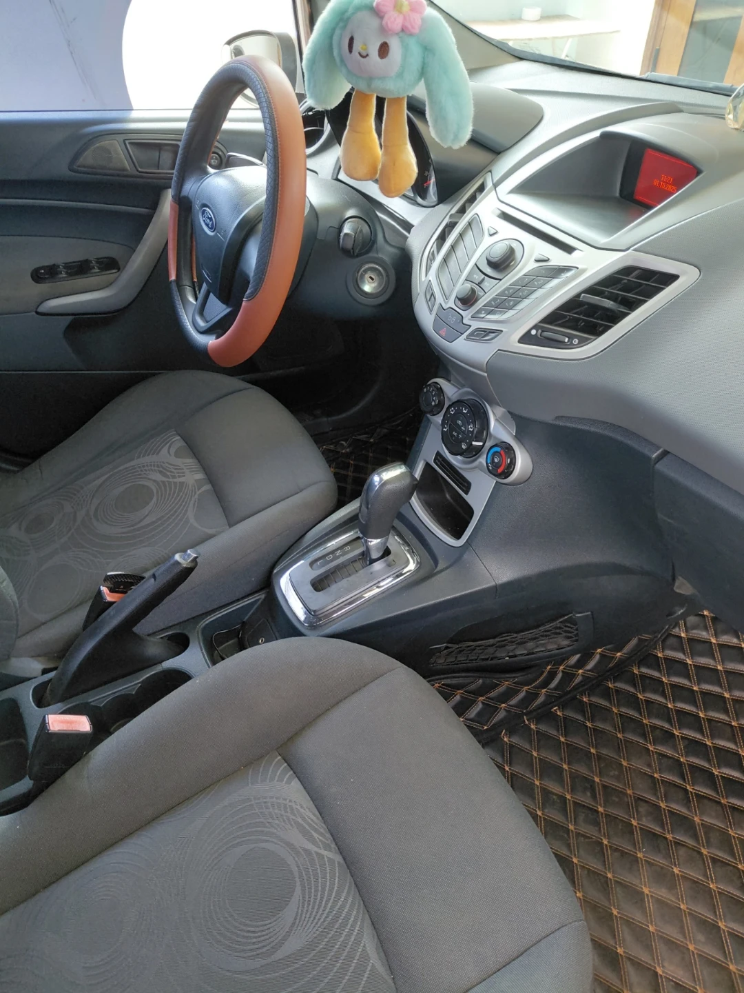 ford fiesta 1.6 std 2011 - Nội thất 1