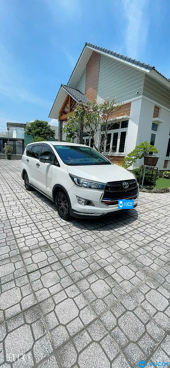 Toyota Innova 2.0 Venturer 2019 - Ngoại thất 1