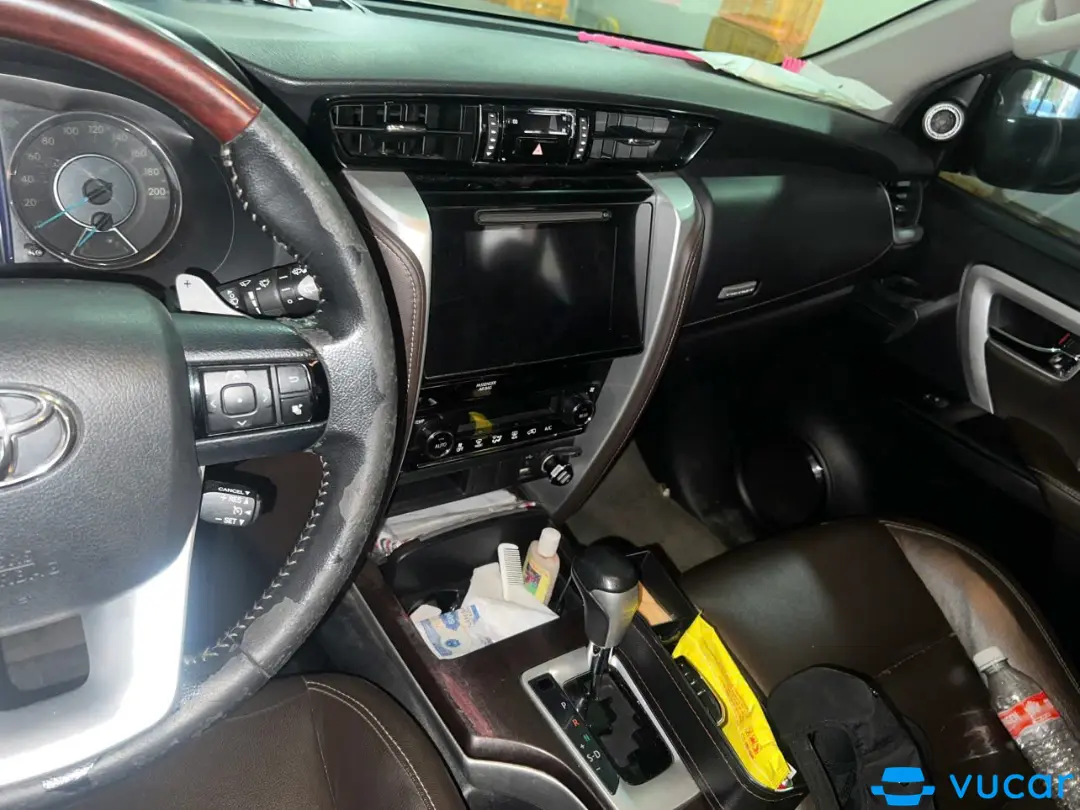 Toyota Fortuner 2.7V 4x2 AT 2019 - Nội thất 1