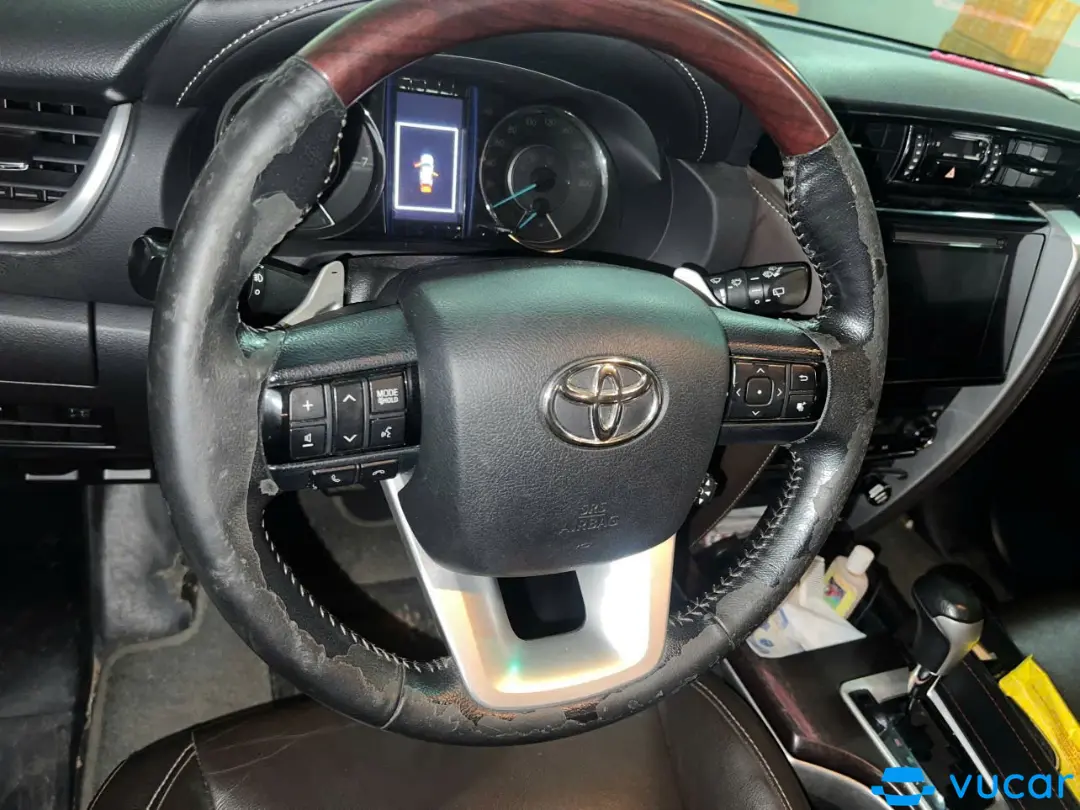 Toyota Fortuner 2.7V 4x2 AT 2019 - Nội thất 3