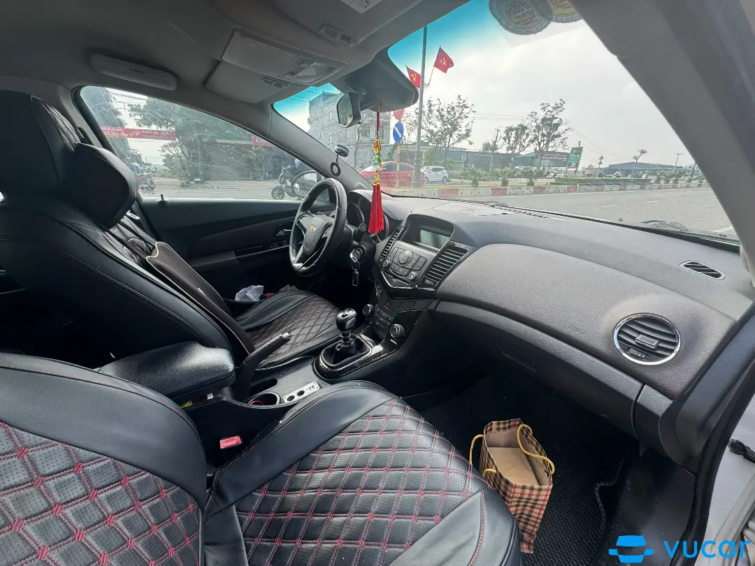 Chevrolet Cruze LS 1.6 MT 2013 - Nội thất 2