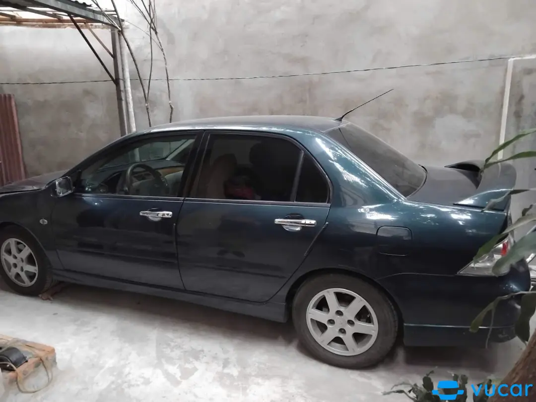 Mitsubishi Lancer Gala 2.0 AT 2005  - Ngoại thất 4