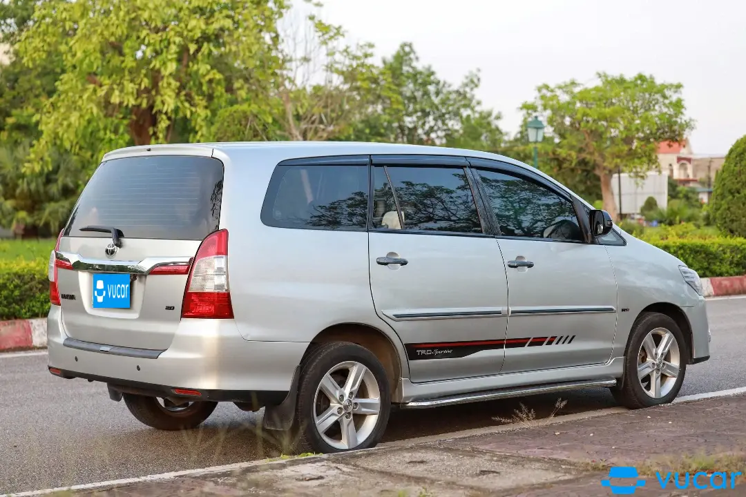 Toyota Innova 2.0E 2015 - Ngoại thất 8