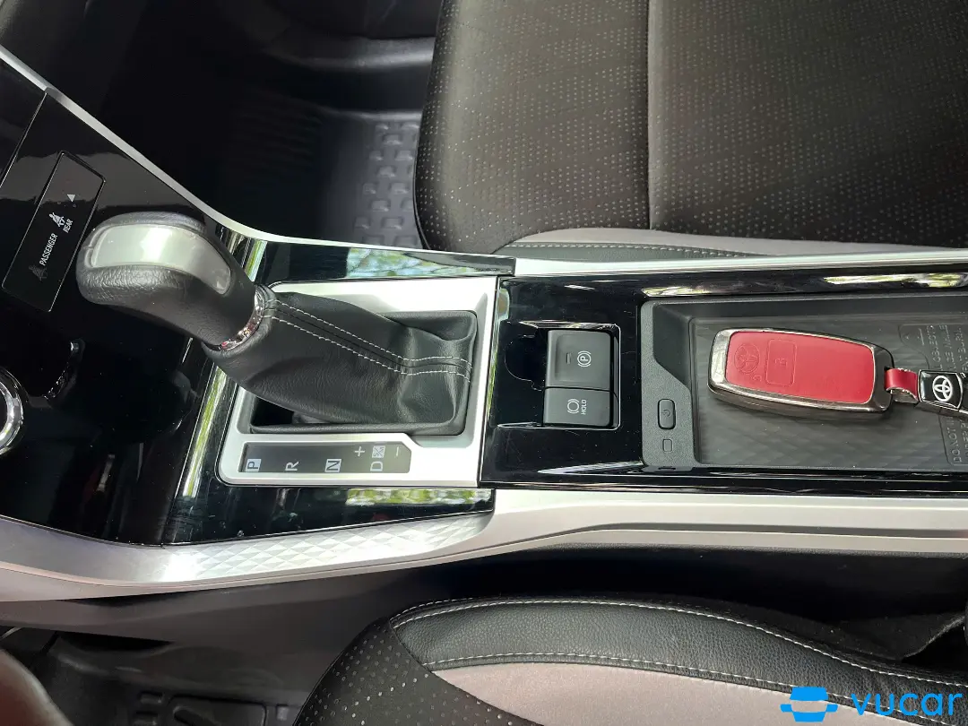 Toyota Veloz Cross Top 1.5 CVT 2023 - Nội thất 3