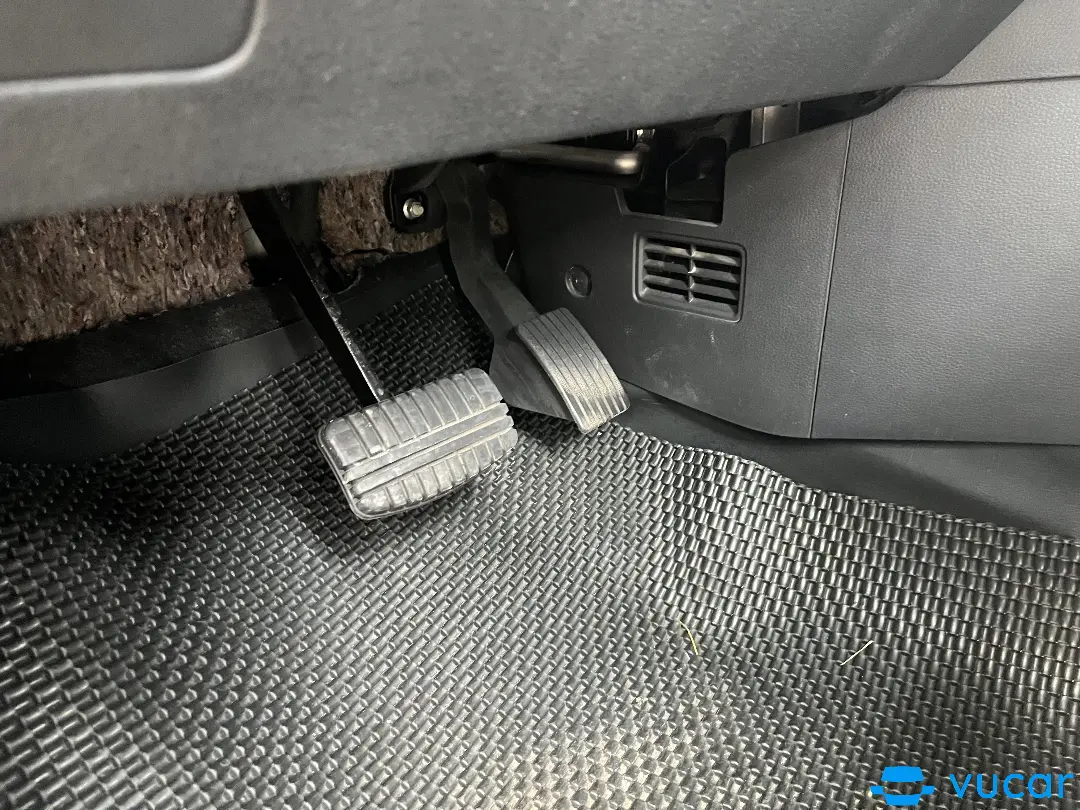 Kia Soluto 1.4 AT Deluxe 2020 - Nội thất 9