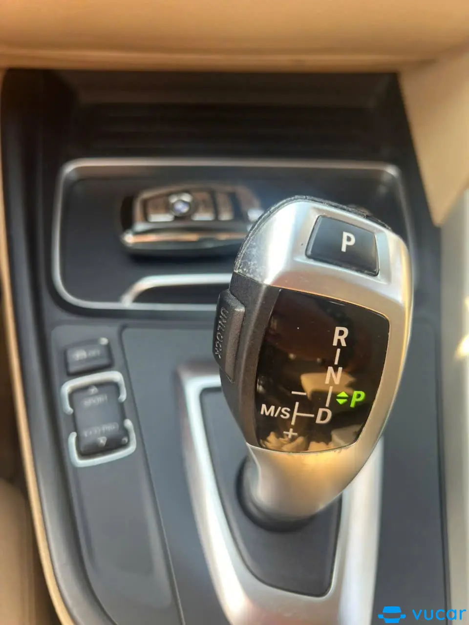 BMW 320i 2016 - Nội thất 4
