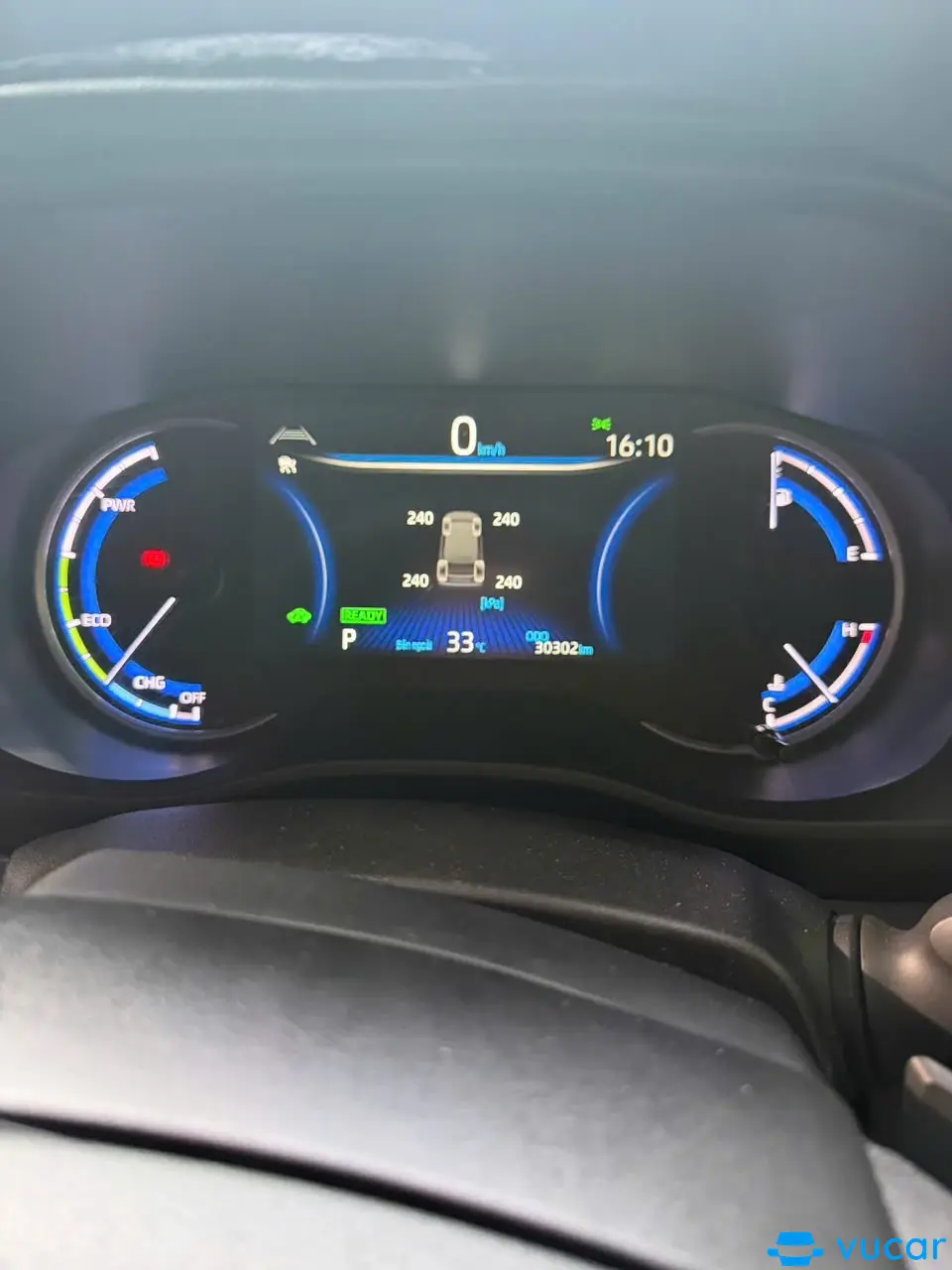 Toyota Innova Cross HEV 2.0 CVT 2024 - Nội thất 1