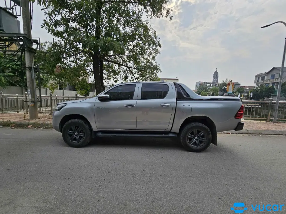 Toyota Hilux 2.4L 4x2 AT 2021 - Ngoại thất 6