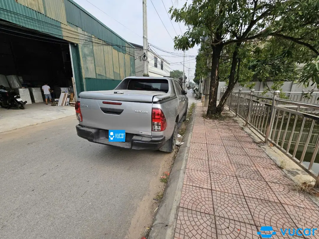 Toyota Hilux 2.4L 4x2 AT 2021 - Ngoại thất 4