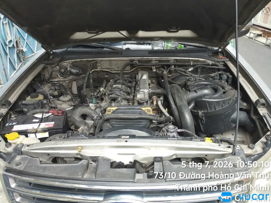 Ford Everest 2.5L 4x2 AT 2014 - Khoang động cơ 1