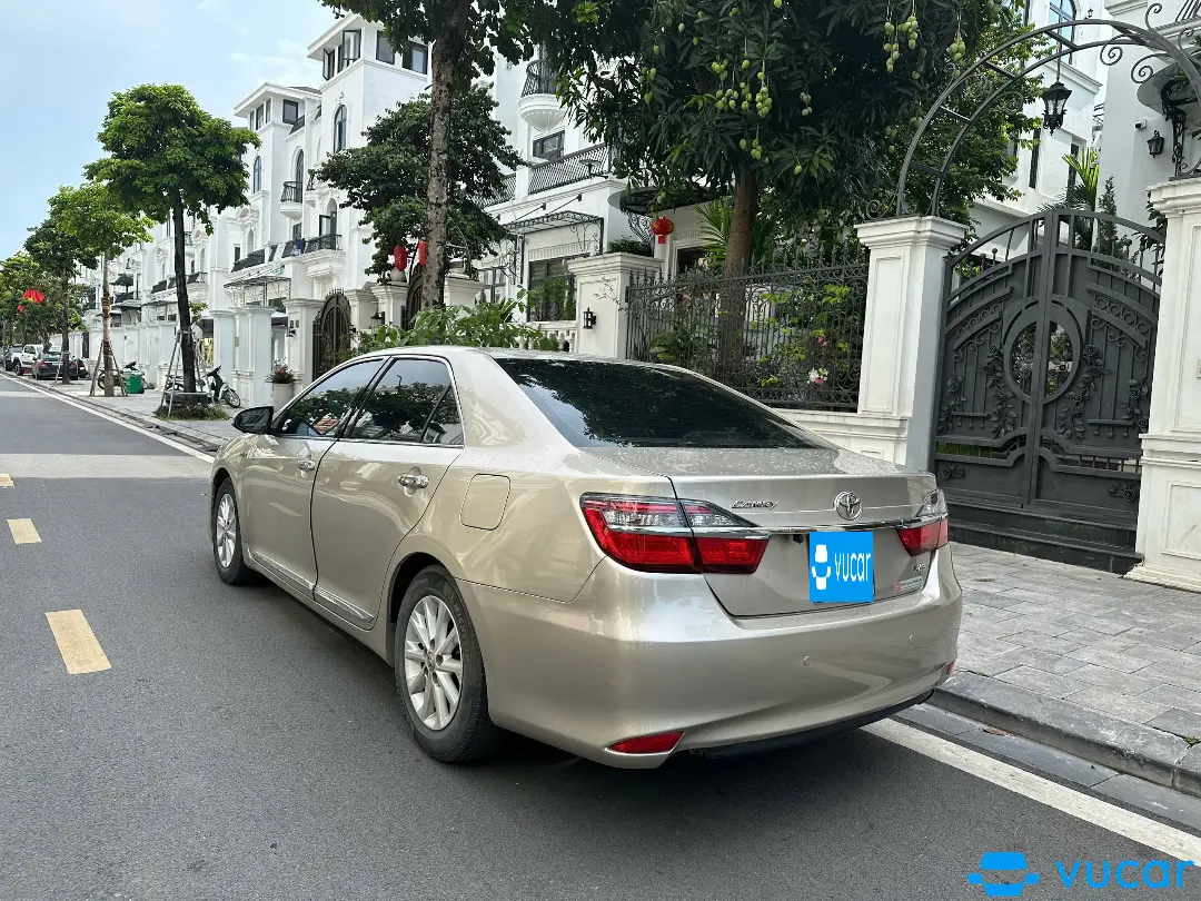 Toyota Camry 2.0 2015 - Ngoại thất 6