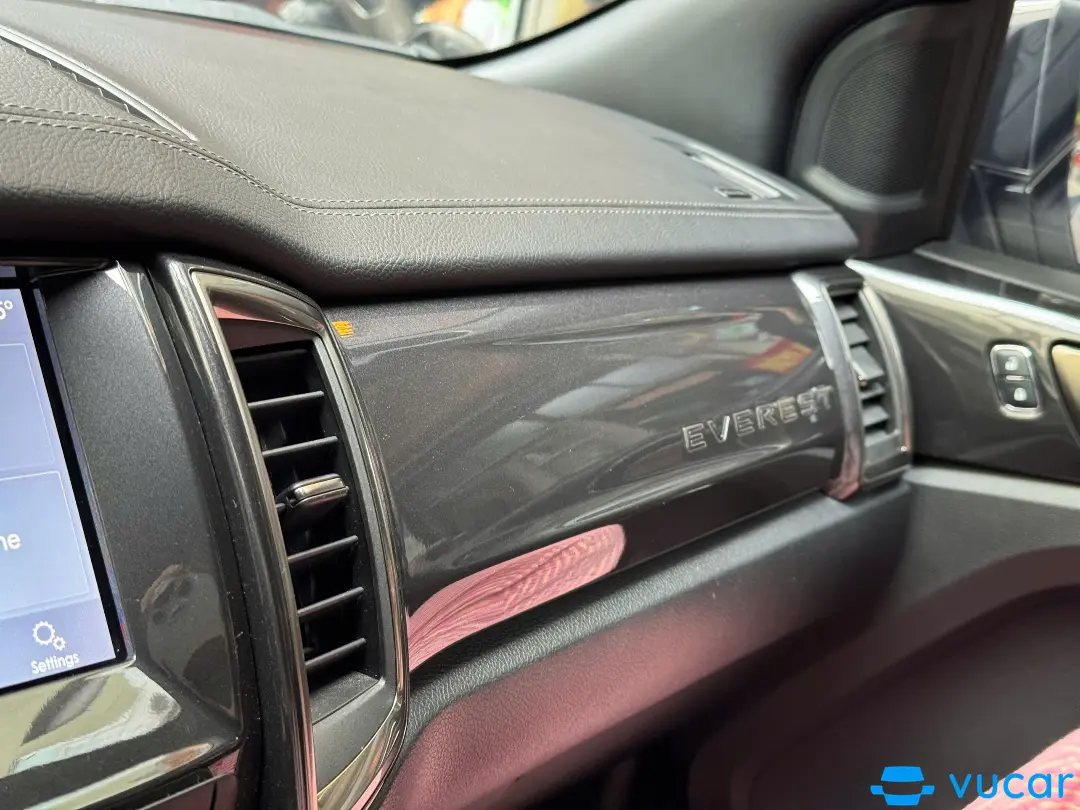 Ford Everest Titanium 2.0L 4x2 AT 2021 - Nội thất 2