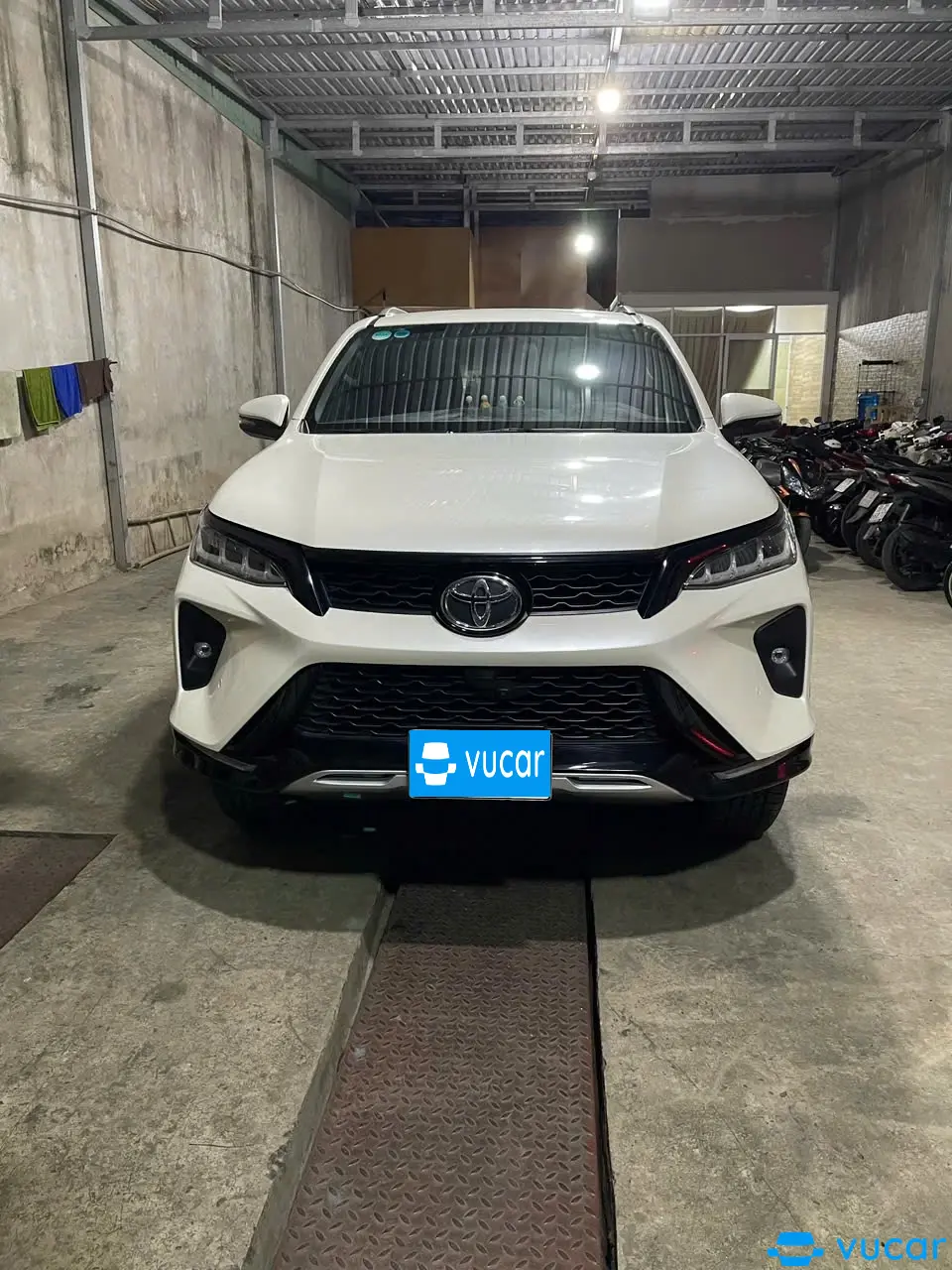 Toyota Fortuner 2.4G 4x2 AT Legender 2021 - Ngoại thất 4