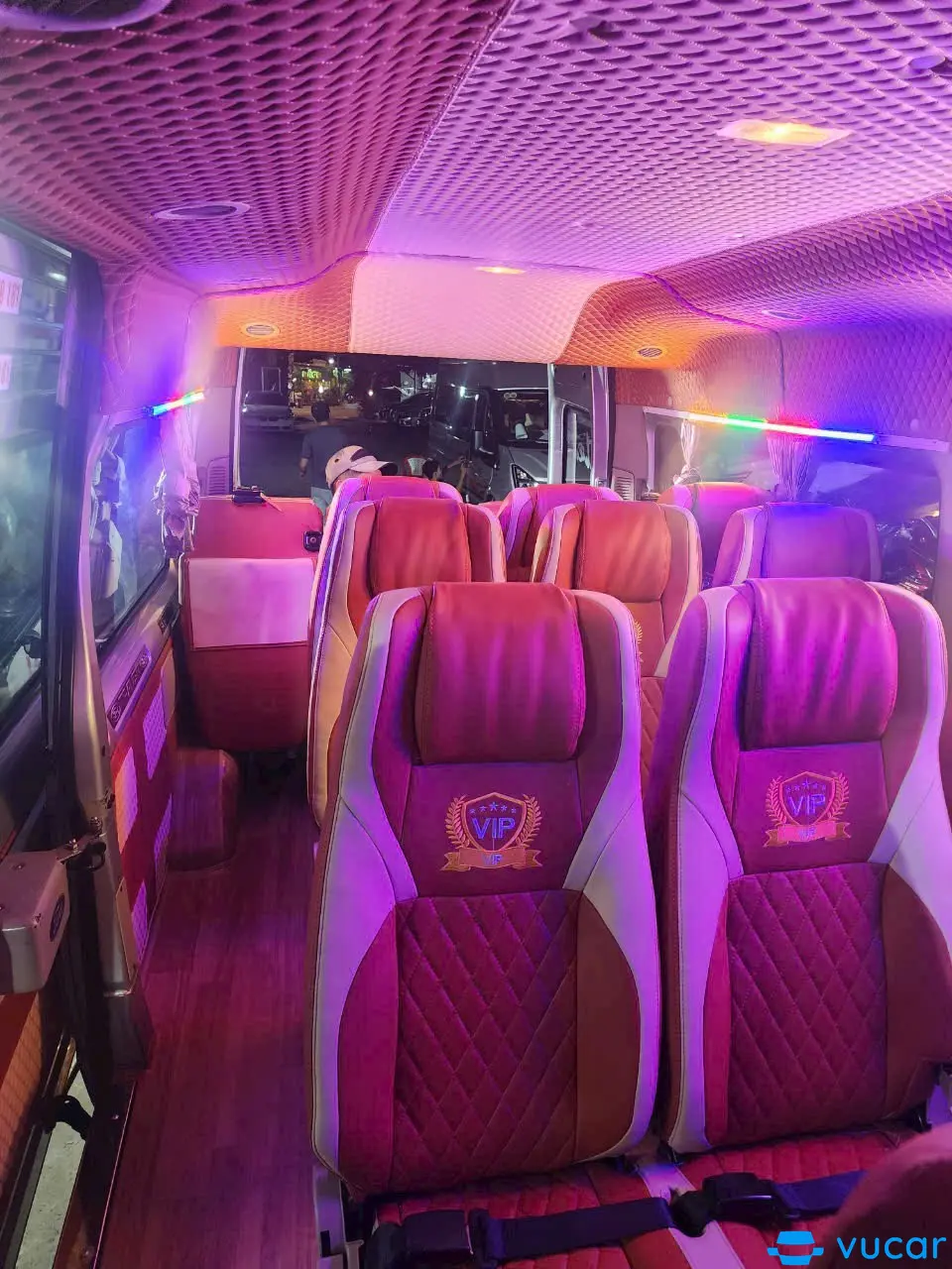 Ford Transit 16 chỗ 2019 - Nội thất 4