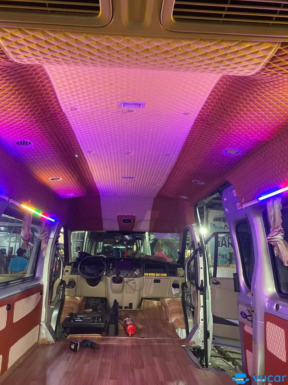 Ford Transit 16 chỗ 2019 - Nội thất 5