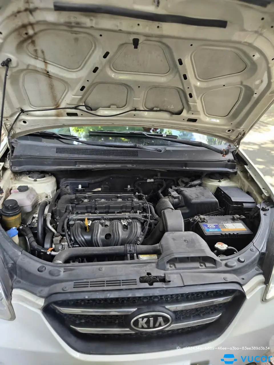 Kia Carens SX 2.0 AT 2010 - Khoang động cơ 1