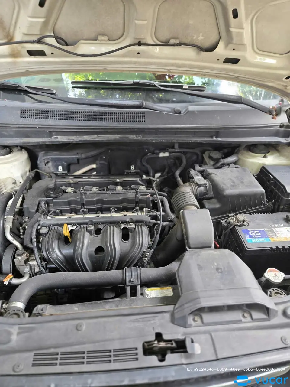 Kia Carens SX 2.0 AT 2010 - Khoang động cơ 2