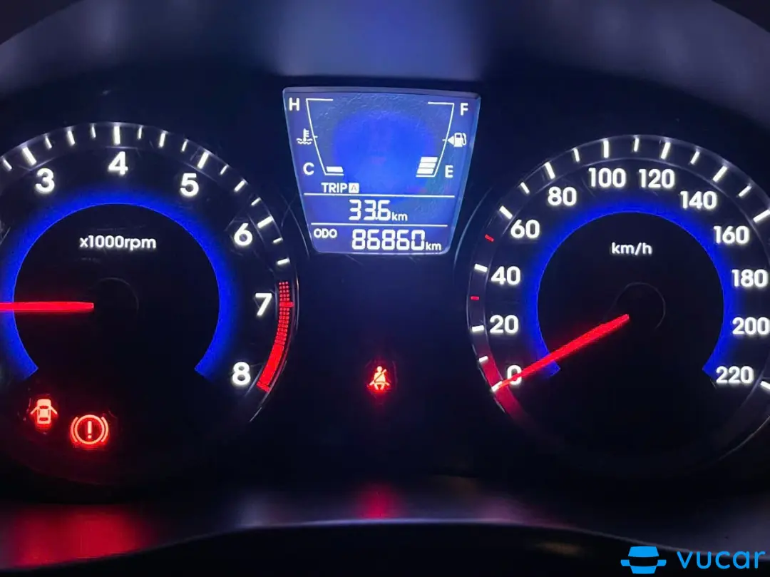 Hyundai Accent 1.4 MT 2013 - Nội thất 4
