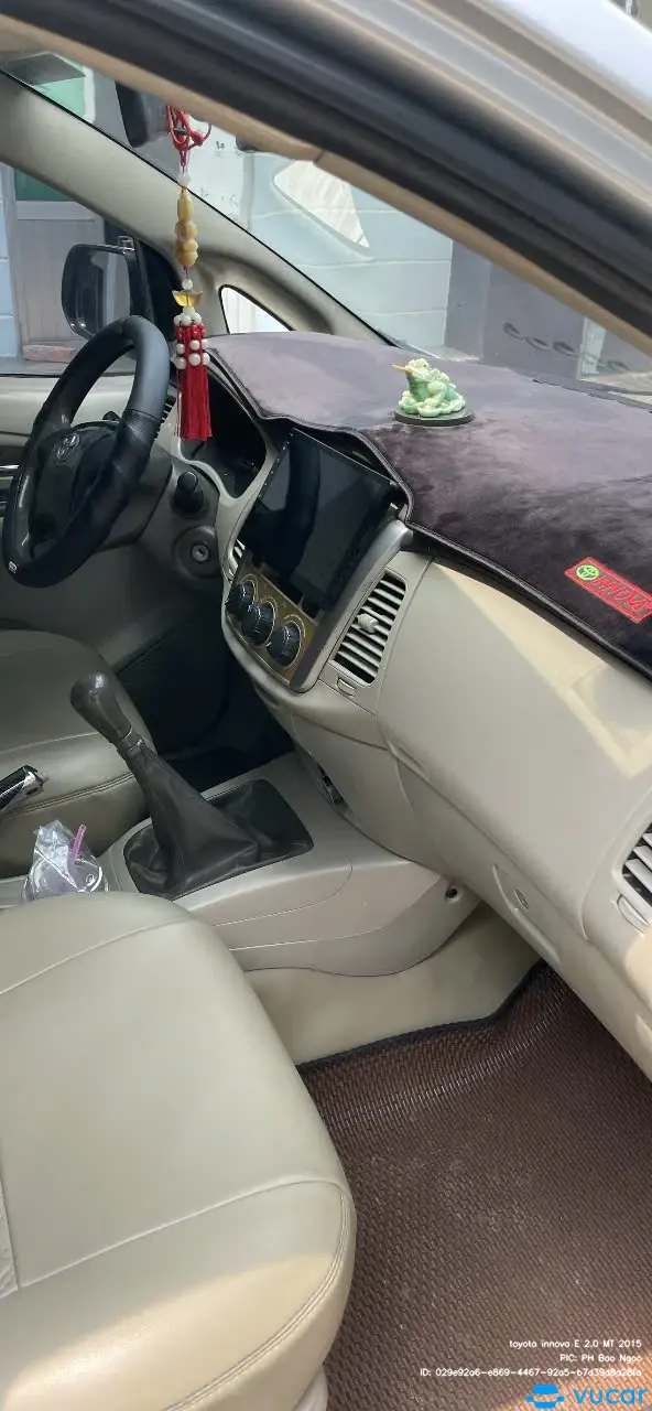 Toyota Innova 2.0 MT 2015 - Nội thất 2