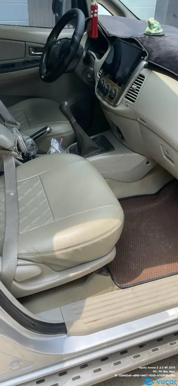 Toyota Innova 2.0 MT 2015 - Nội thất 3