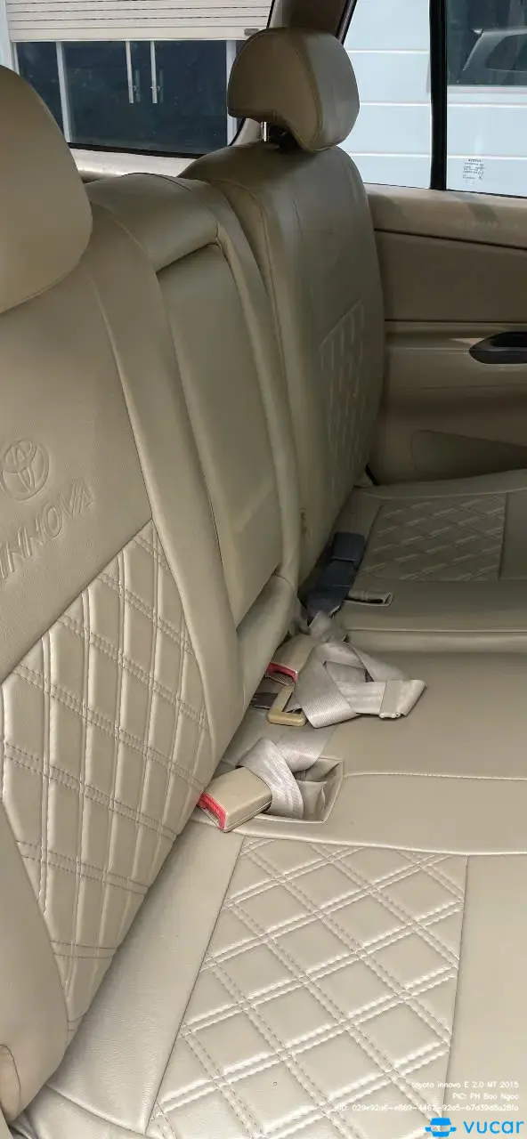 Toyota Innova 2.0 MT 2015 - Nội thất 4