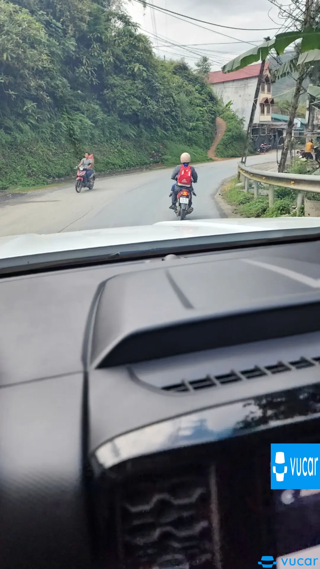 Ford Everest Ambiente 2.0L 4x2 AT 2023 - Nội thất 2