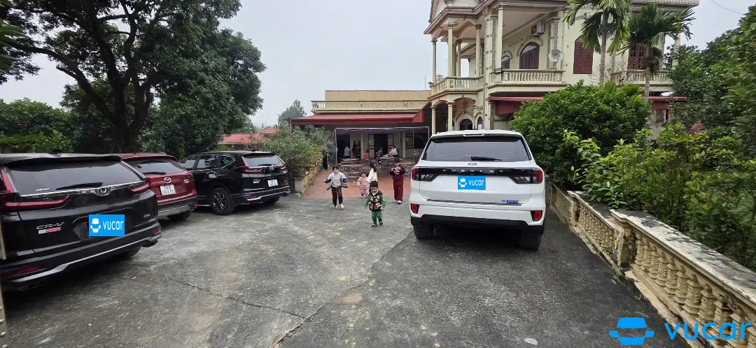 Ford Everest Ambiente 2.0L 4x2 AT 2023 - Nội thất 3
