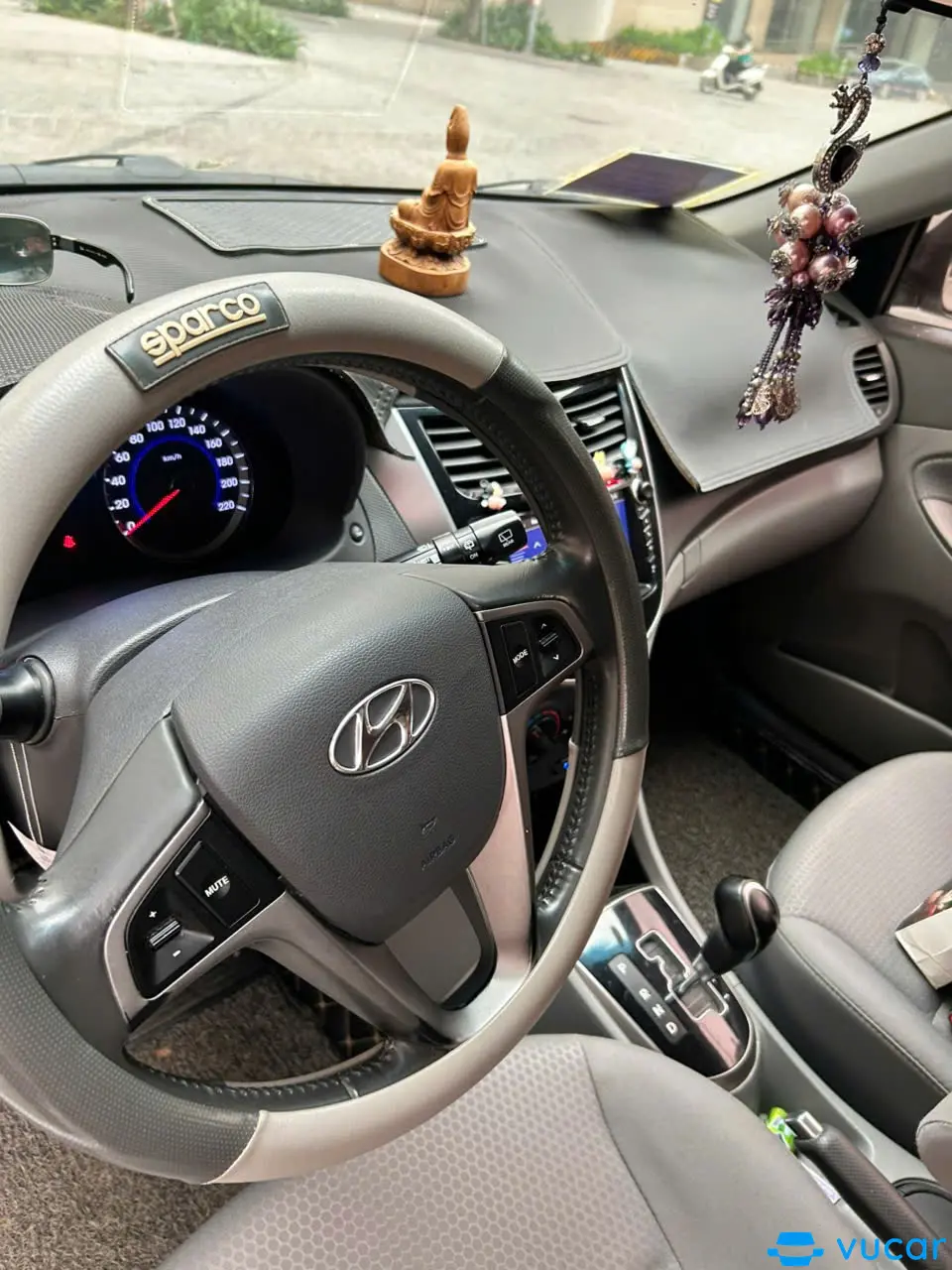 Hyundai Accent 1.4 AT 2015 - Nội thất 2