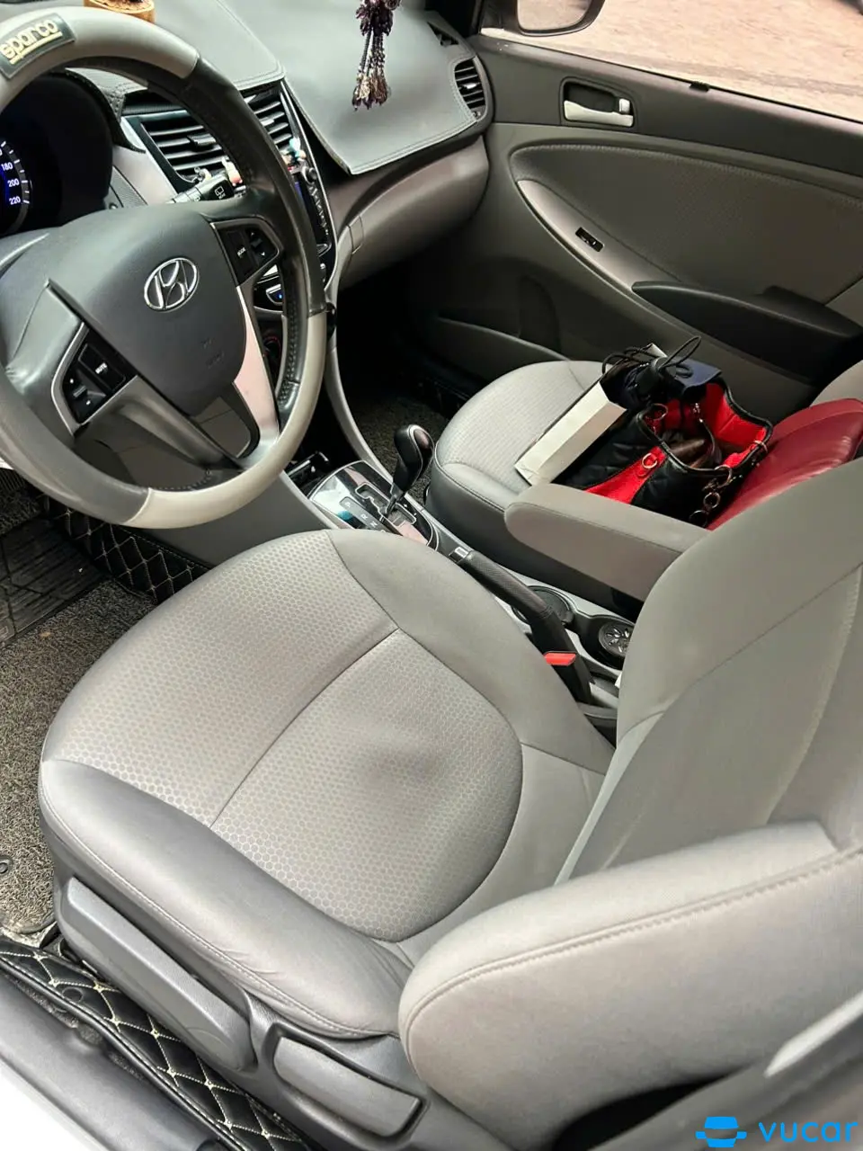 Hyundai Accent 1.4 AT 2015 - Nội thất 3