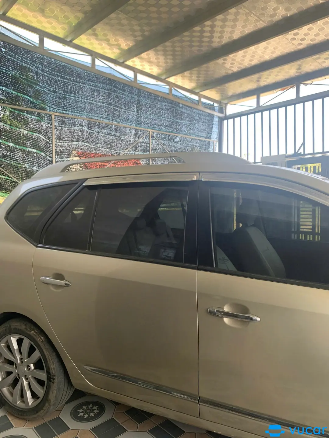 Kia Carens 2.0 MT 2011 - Ngoại thất 4