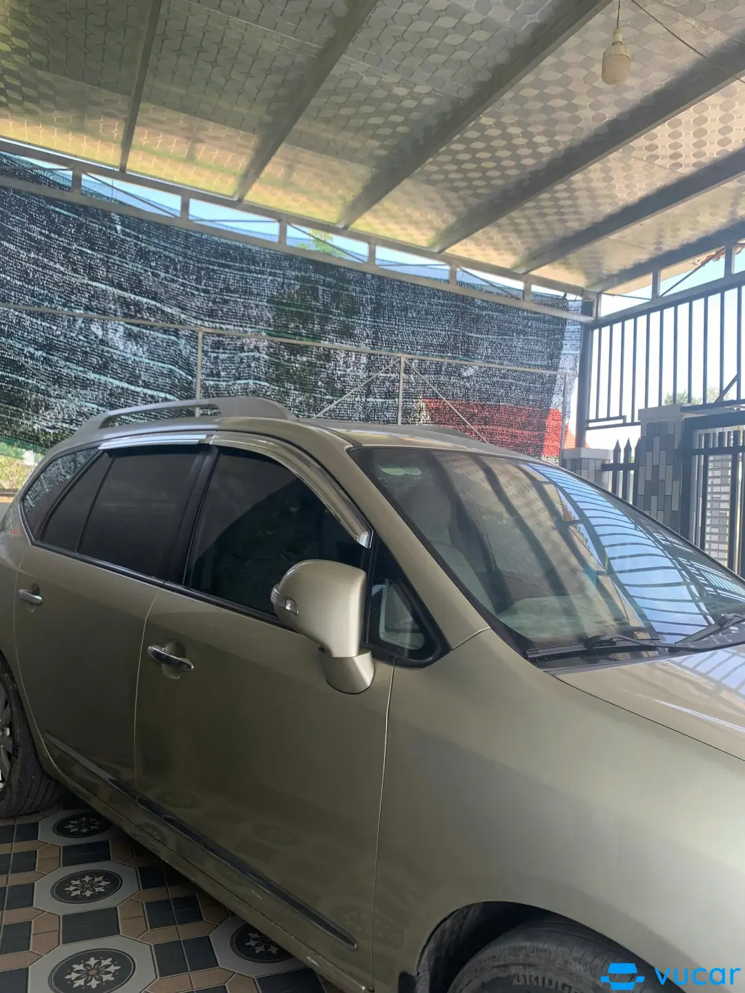 Kia Carens 2.0 MT 2011 - Ngoại thất 6