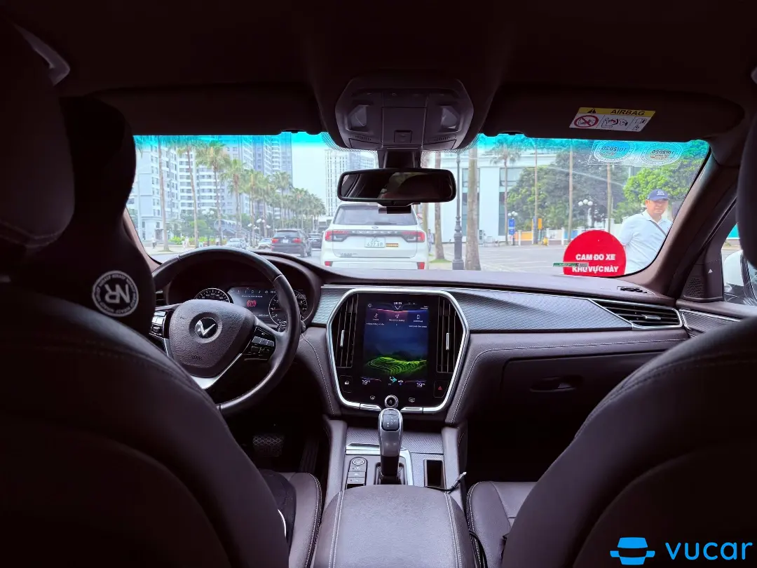 Vinfast Lux A 2.0 màu trắng bản Plus 2022 - Nội thất 8