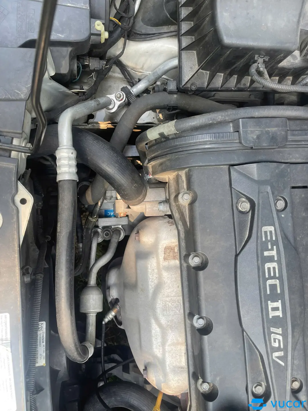 Chevrolet Cruze LS 1.6 MT 2014 - Khoang động cơ 3
