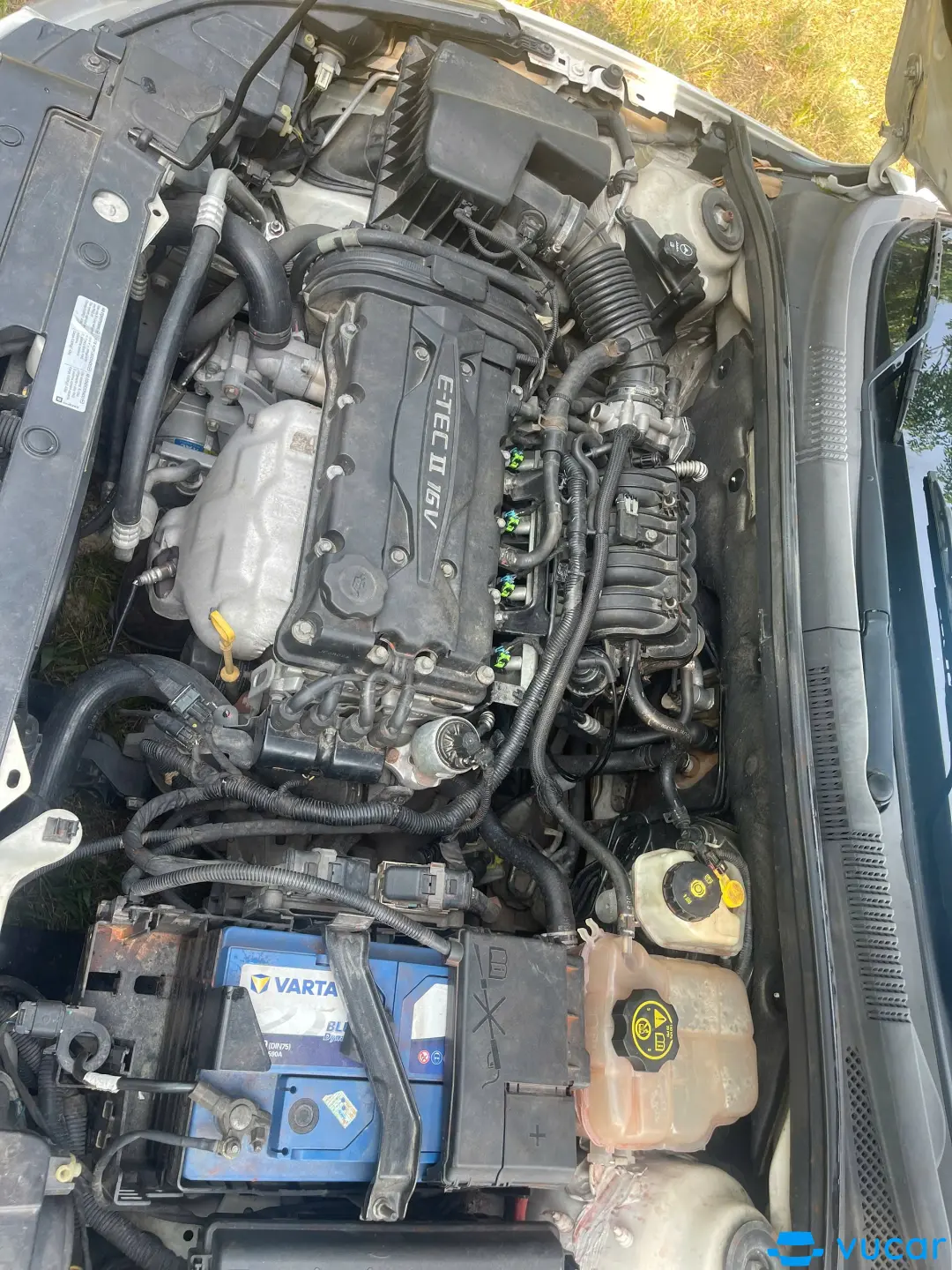 Chevrolet Cruze LS 1.6 MT 2014 - Khoang động cơ 1