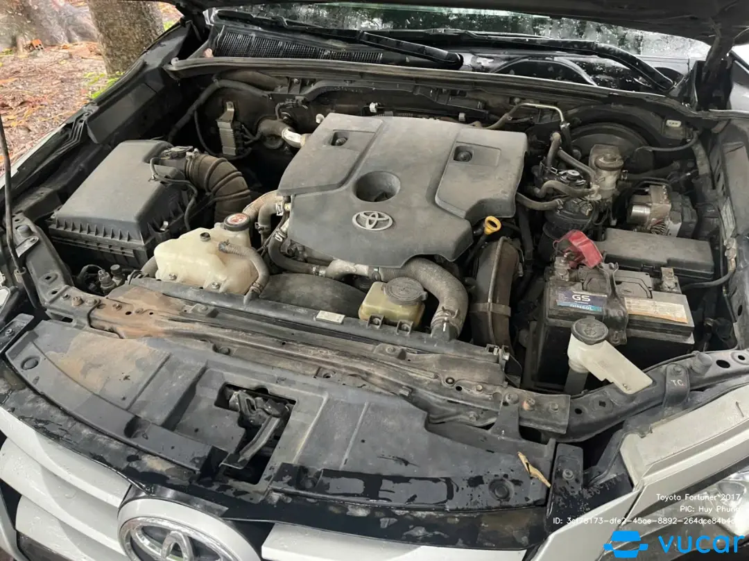 Toyota Fortuner 2.4G 4x2 MT 2017 - Khoang động cơ 1