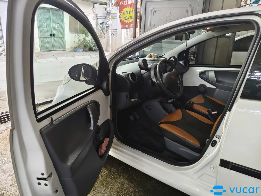 Peugeot 107 1.0 AT 2010 - Nội thất 2