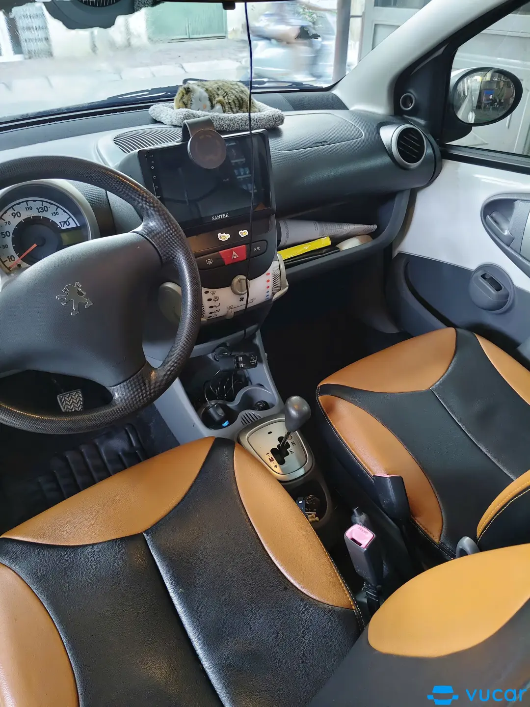 Peugeot 107 1.0 AT 2010 - Nội thất 4