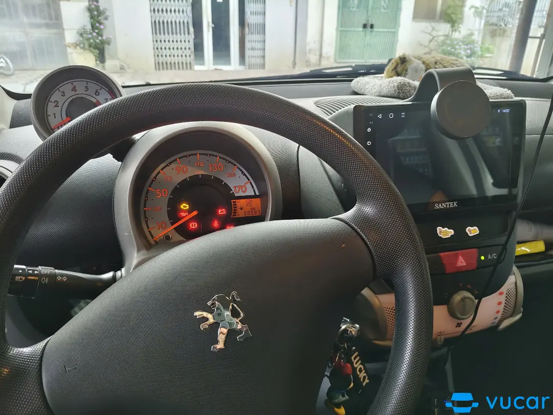 Peugeot 107 1.0 AT 2010 - Nội thất 3