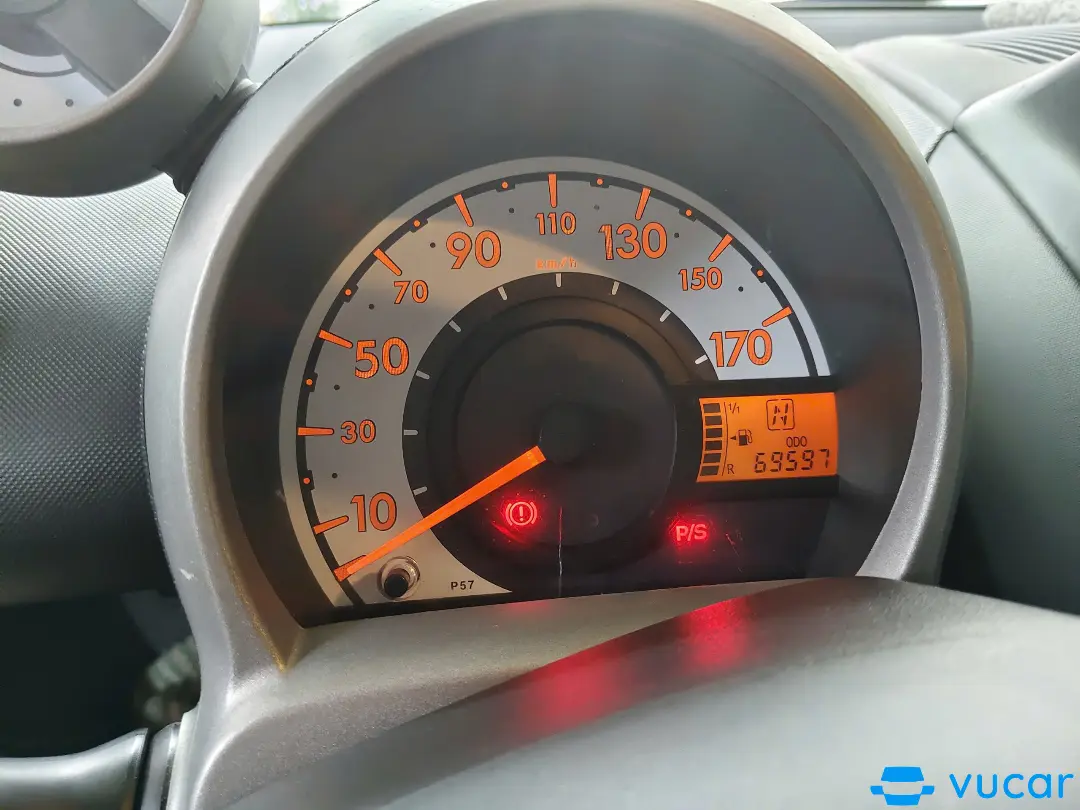 Peugeot 107 1.0 AT 2010 - Nội thất 1