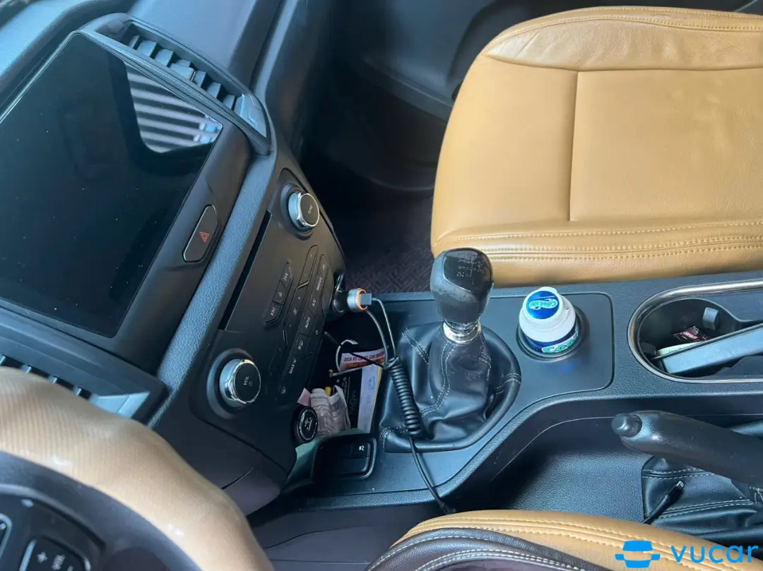Ford Everest Ambiente 2.0 4x2 MT 2019 - Nội thất 1
