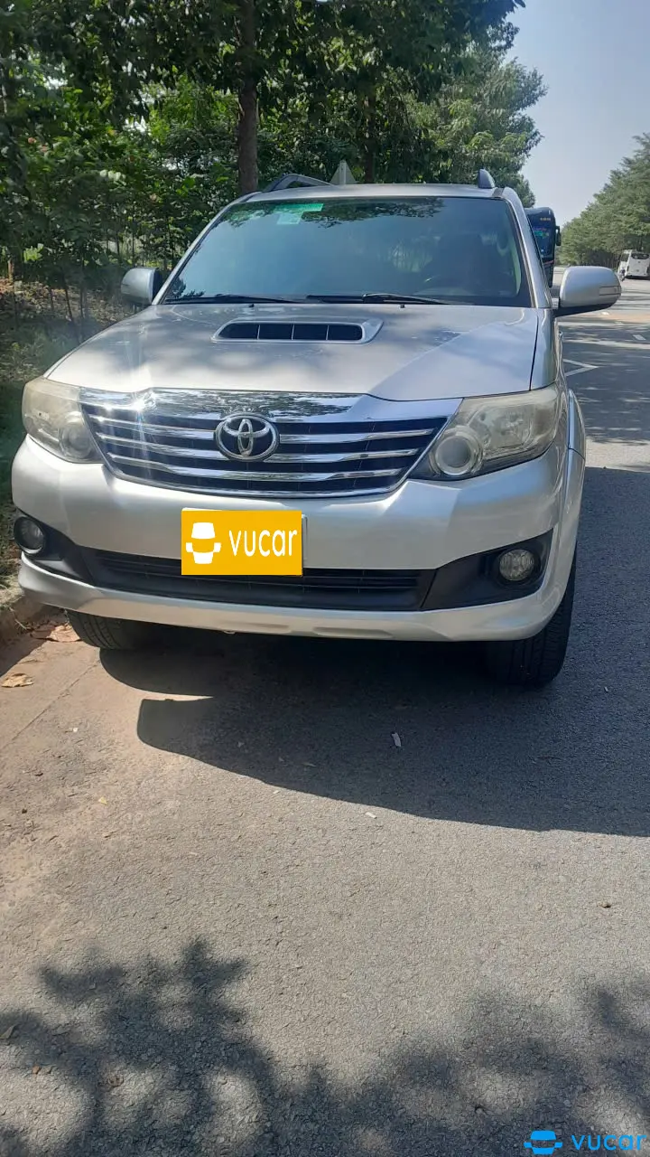 Toyota Fortuner 2.7V 4x2 AT 2014 - Ngoại thất 2