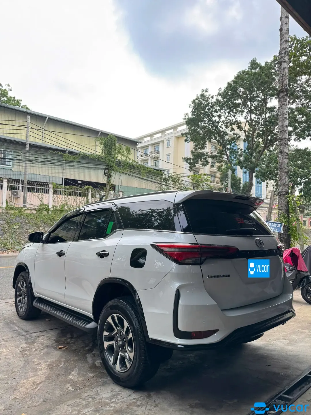 Toyota Fortuner Legender 2.4L 4x2 AT 2022 - Ngoại thất 9