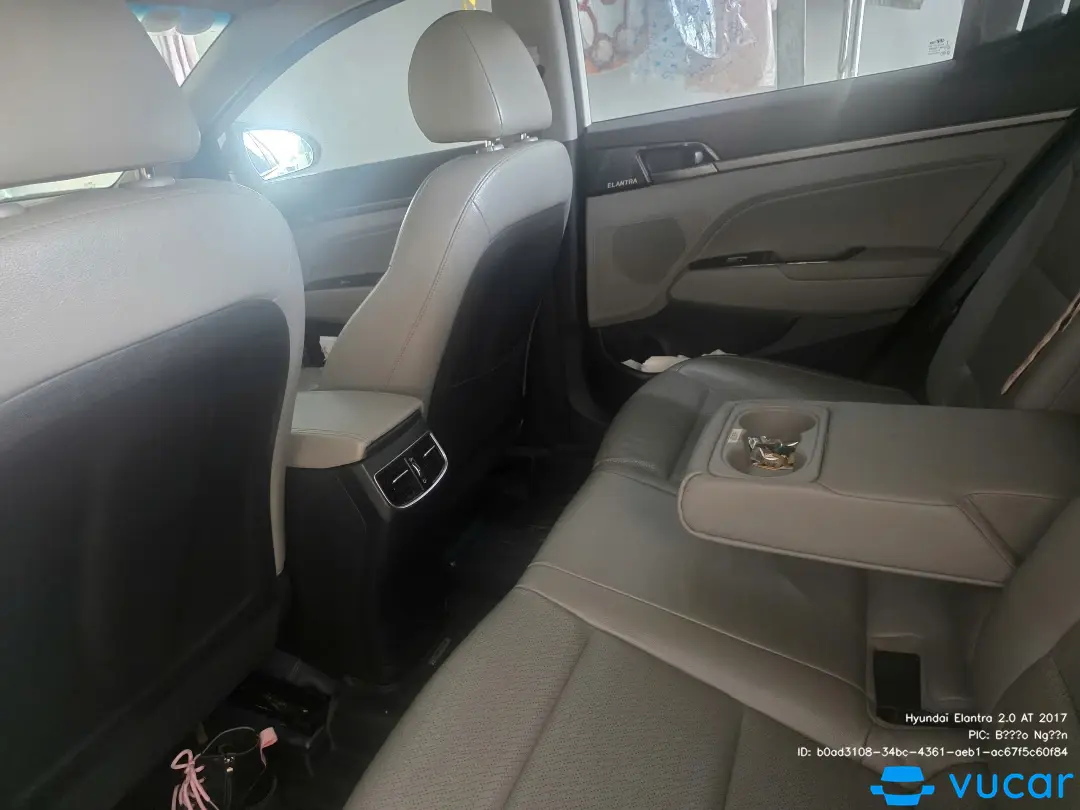 Hyundai Elantra 2.0 AT 2017 - Nội thất 8
