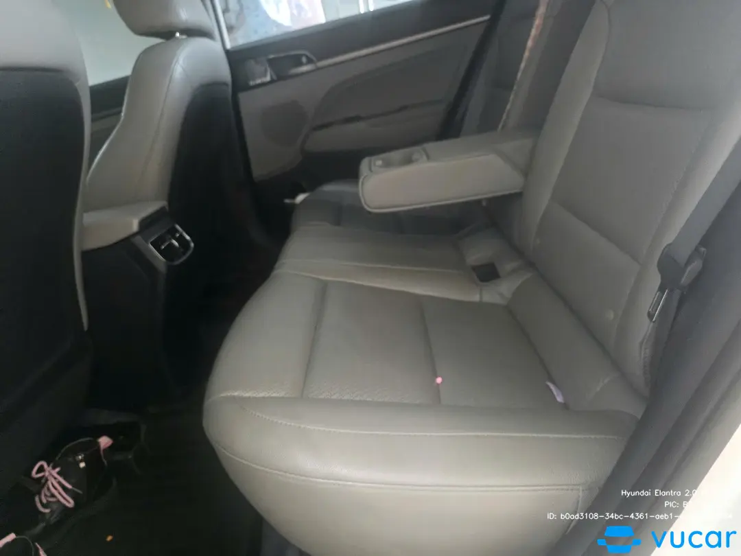 Hyundai Elantra 2.0 AT 2017 - Nội thất 7