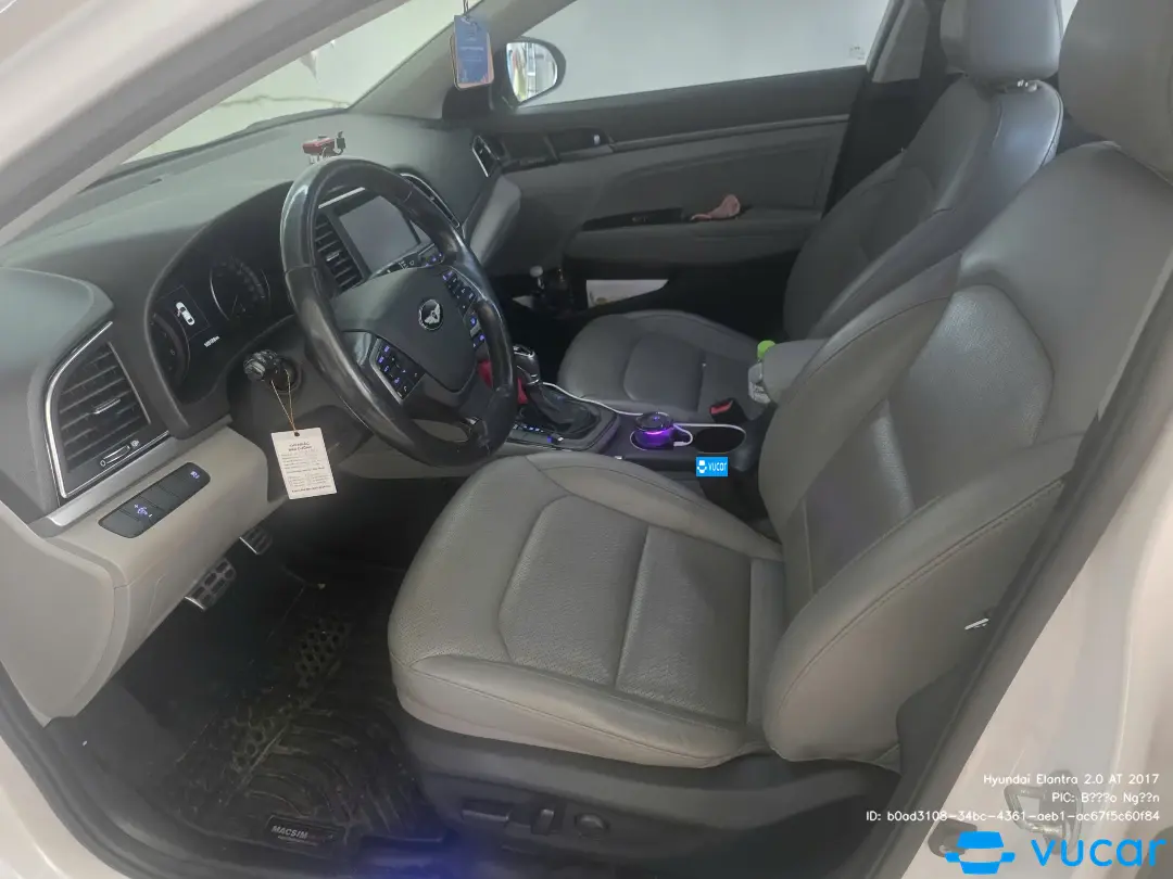 Hyundai Elantra 2.0 AT 2017 - Nội thất 5